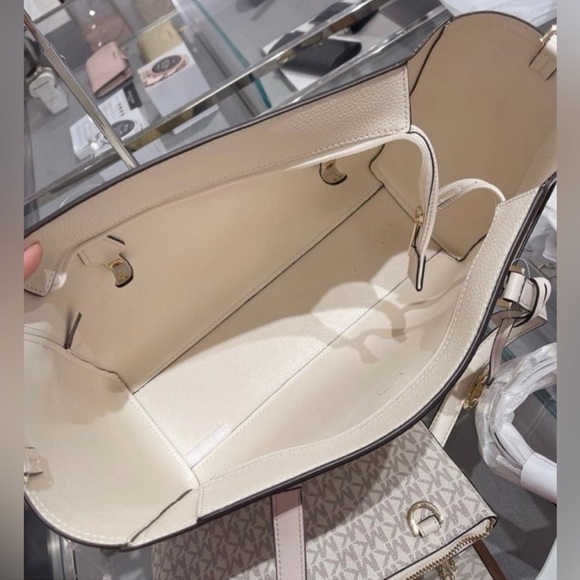 $548. 3 pcs Michael Kors Large Pebbled Leather 3-in-1 - Picture 10 of 11